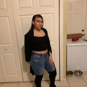 Meet your Posher, Adrianna